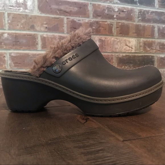 crocs cobbler fuzz clog